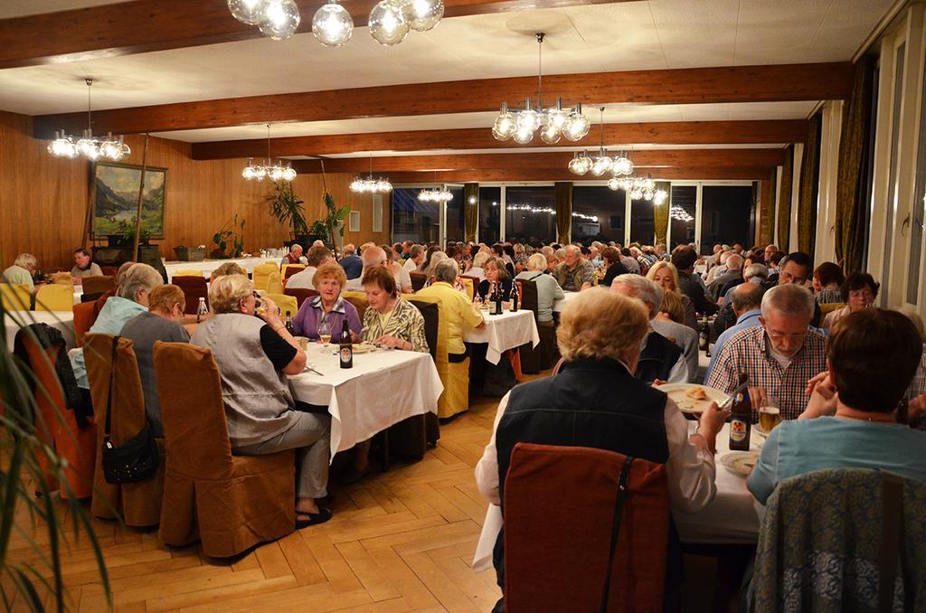 Hotel Loewen Лунгерн Екстериор снимка
